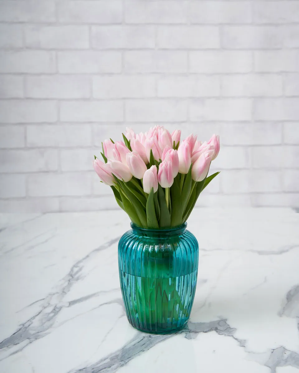 demure tulip pink green vase 1