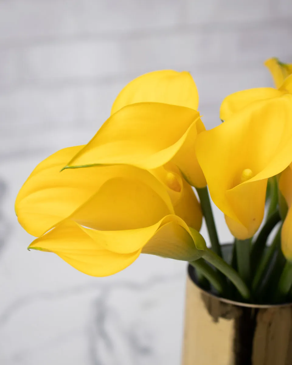 sweet calla lily yellow gold detailed 1 1