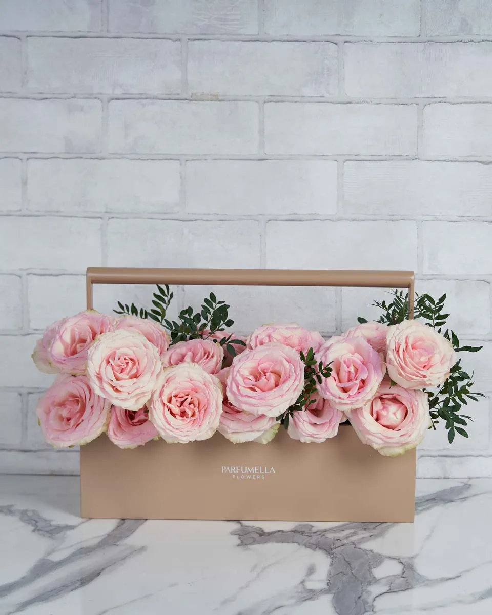 Esperances Beauty   Toolbox Solid Rose Esperance with touch of pistacia 20 stems  .5 pistacia
