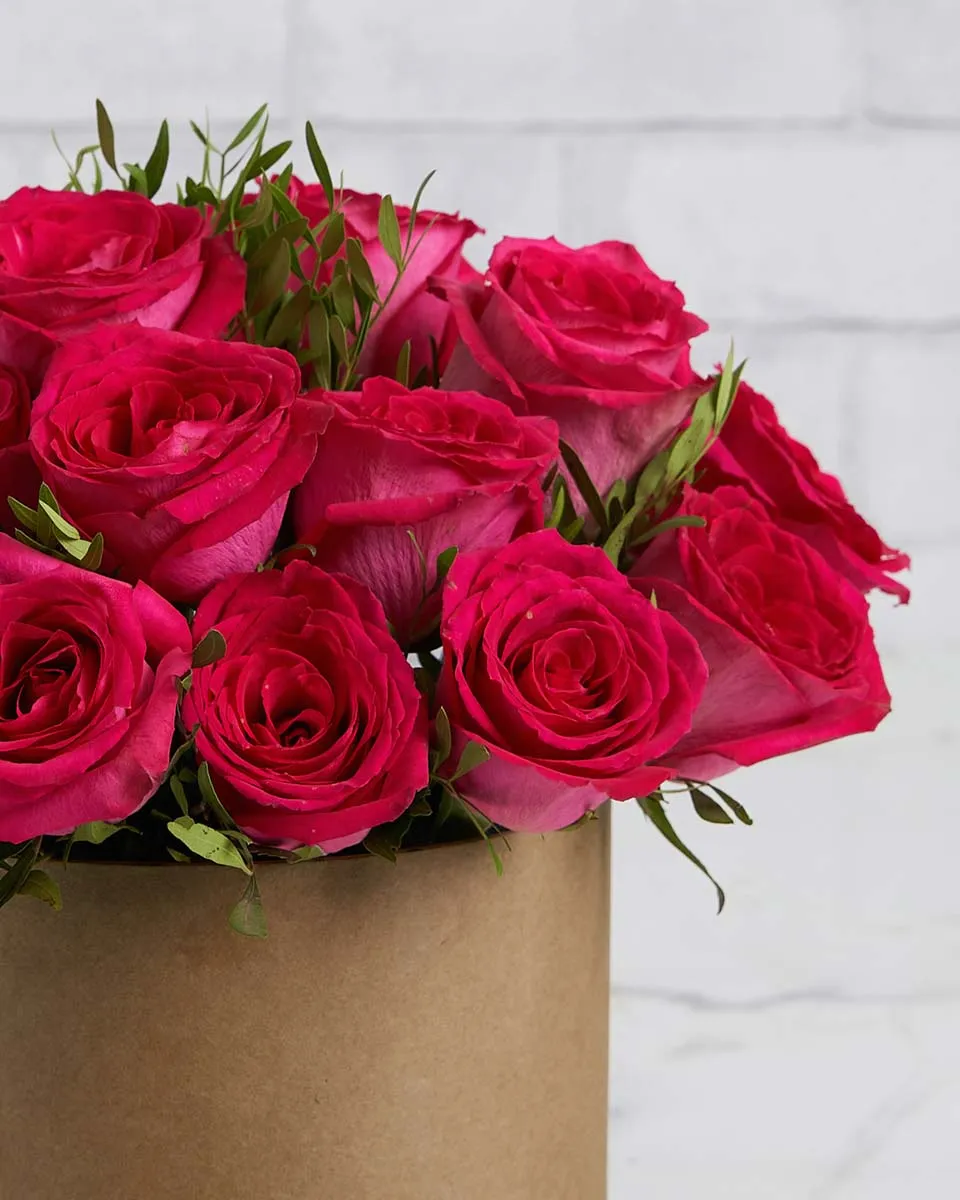 Fuchsia Rose Love medium Brown Details