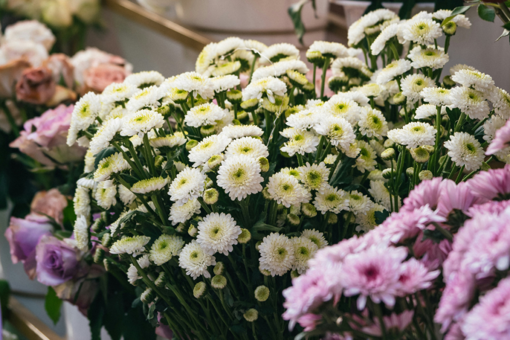 Best Anniversary Gifts For Her Flowers, Perfumes And More Dubai UAE