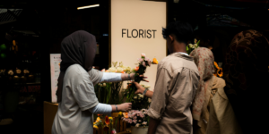 How To Order Flowers From Abroad And Deliver In The UAE Without Overspending