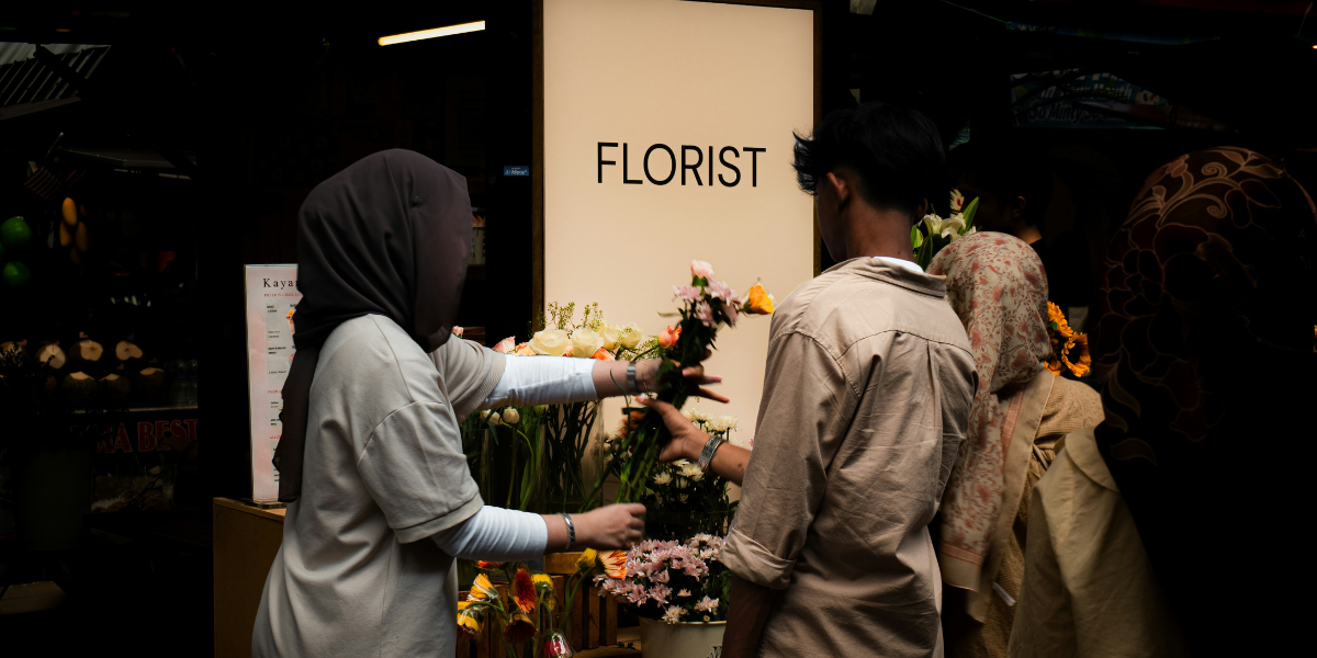 How To Order Flowers From Abroad And Deliver In The UAE Without Overspending