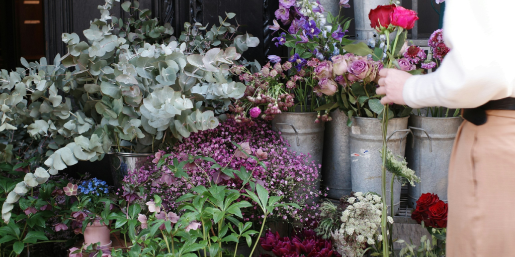 How To Pick Long Lasting Flowers For Your Home On A Budget