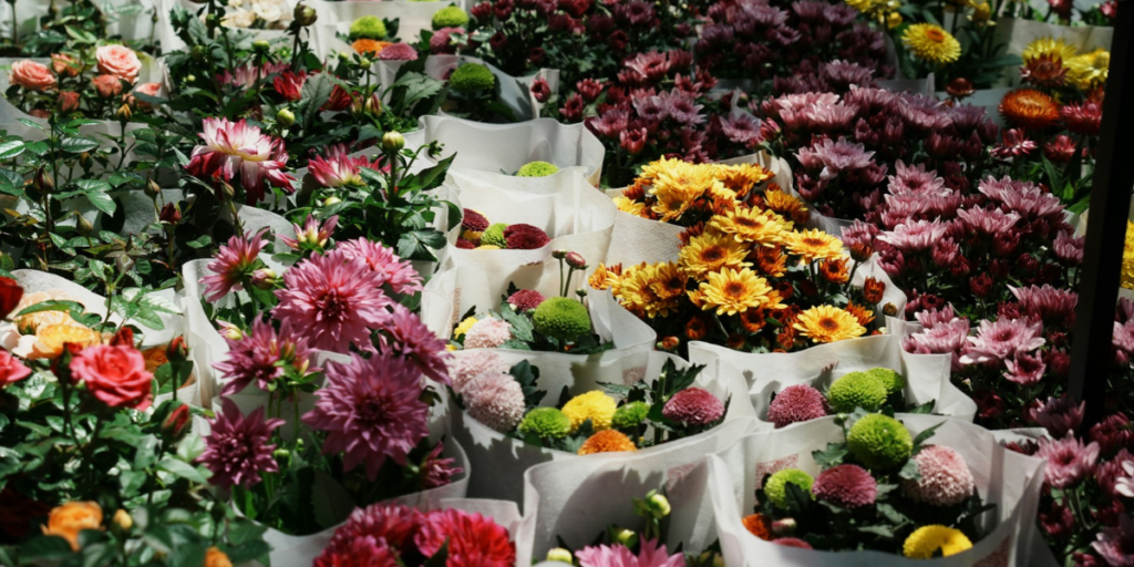 How to Order Flowers From Abroad & Deliver in the UAE Without Overspending