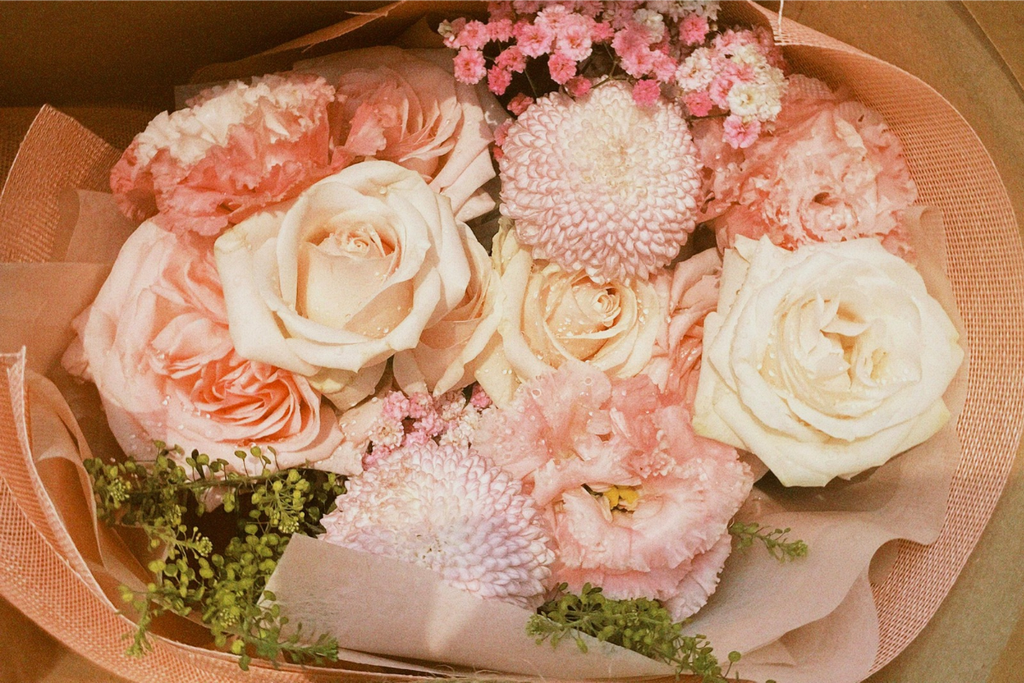 How to Order Flowers From Abroad & Deliver in the UAE